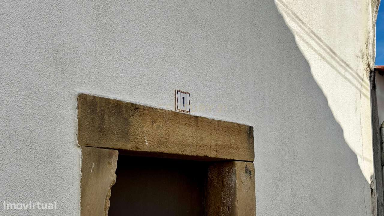 Moradia com T1+T2 Arrendados: Oportunidade no Gradil-10