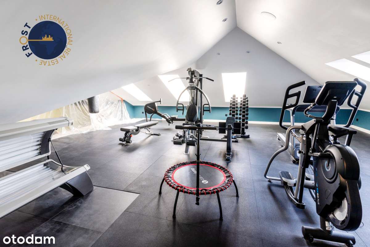 Luksusowa nowoczesna willa  z wewnętrznym basenem-17