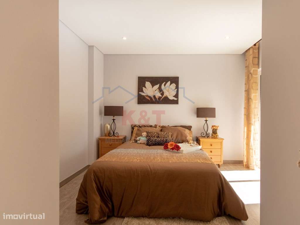 T2 remodelado na 1ª linha da Praia da Rocha-20