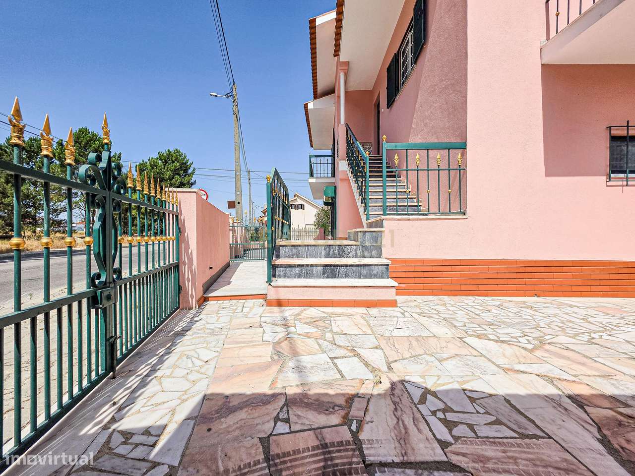 Moradia T3 + Loja em Fernão Ferro, Seixal - Oportunidade Única!-8