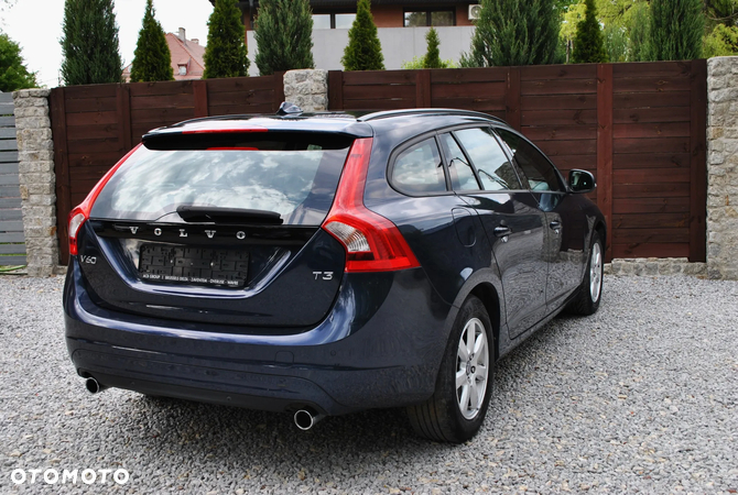 Volvo V60 T3 Momentum - 5