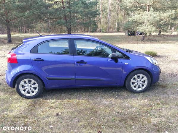 Kia Rio 1.2 L - 5