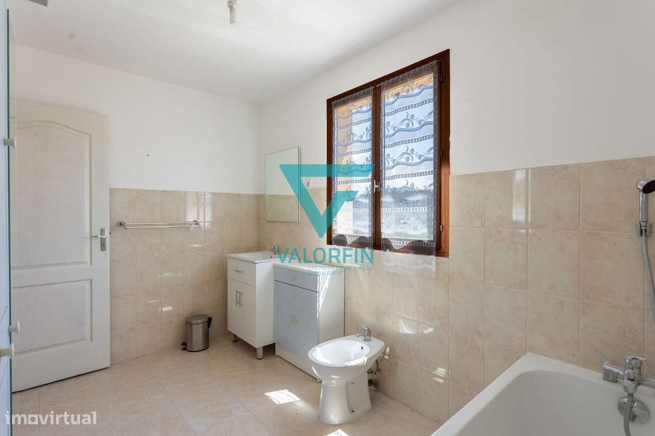 Moradia T5 c/ 1818 m² de Terreno - CAXARIAS / OURÉM-15
