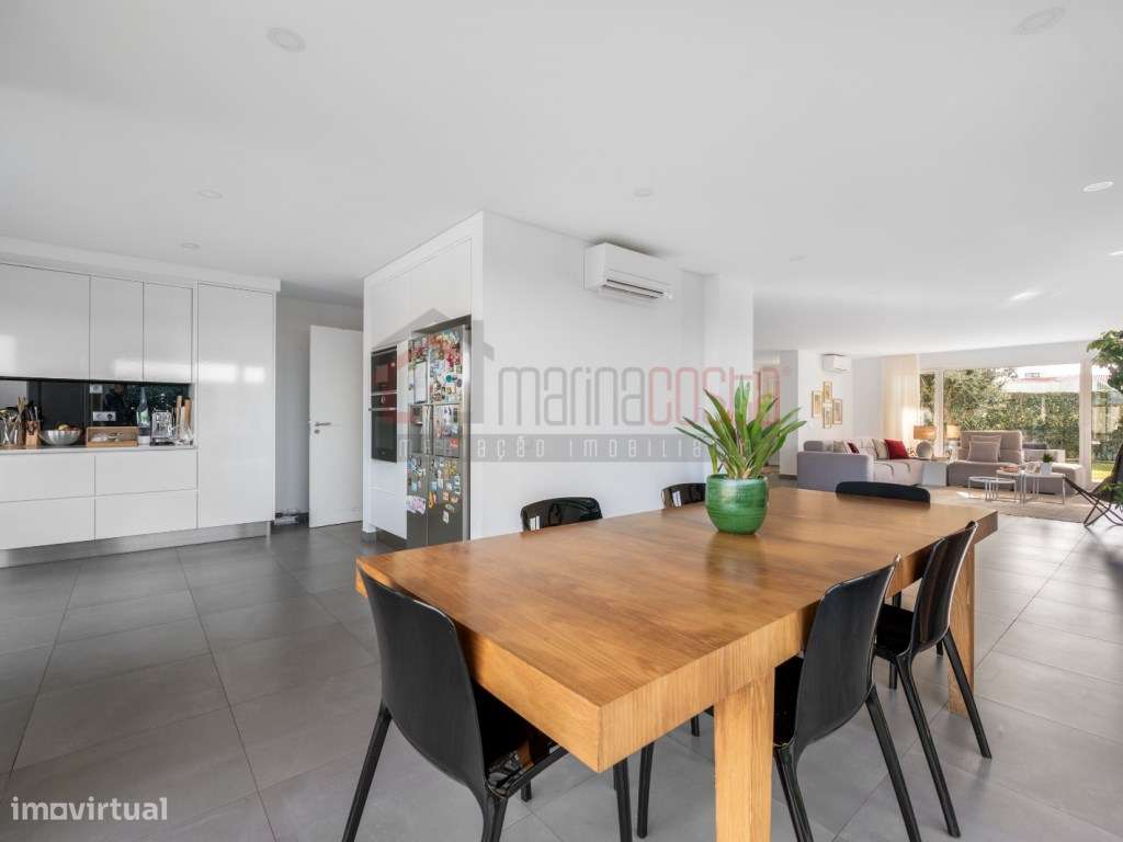 Moradia de Luxo T3 com Piscina e Vista Mar-15