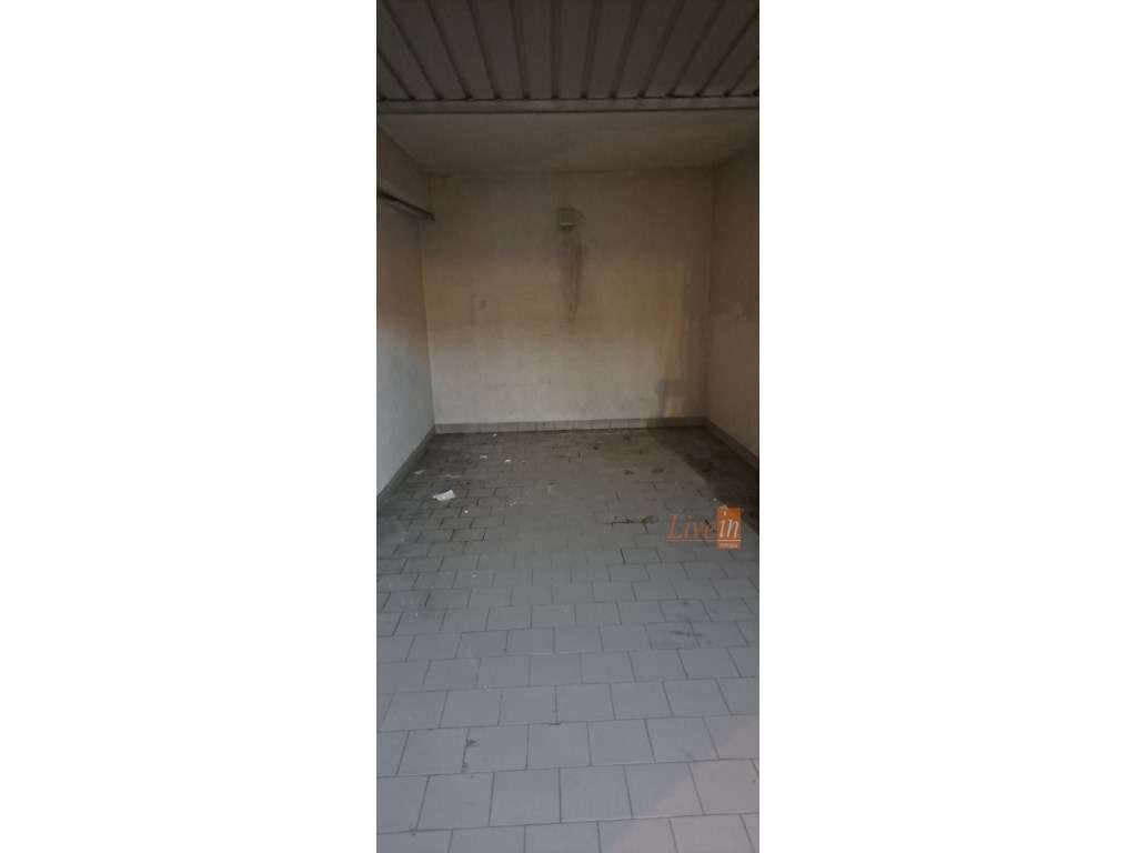 Garagem (BOX) com 18 m2 em Mem Martins - Grande imagem: 3/4