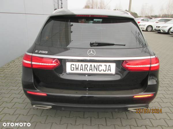 Mercedes-Benz Klasa E 250 9G-TRONIC Avantgarde - 22