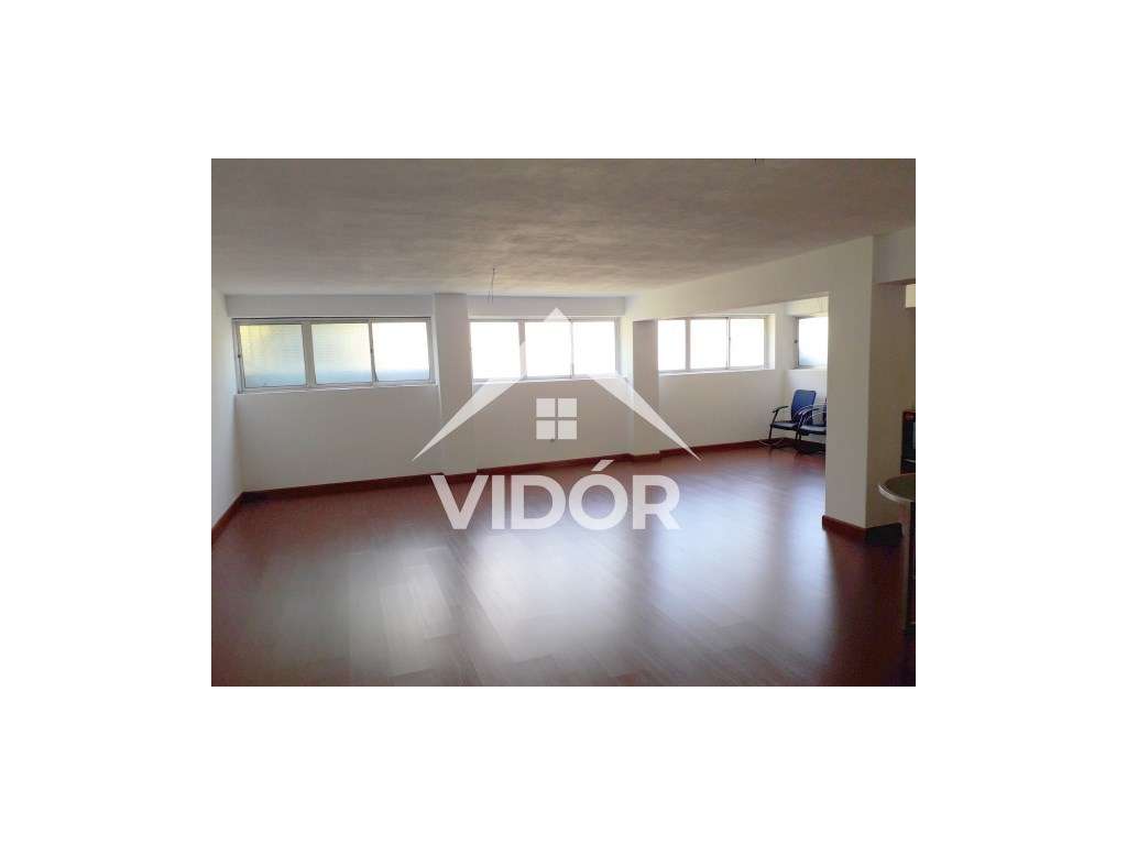 Conjunto de Escritórios no Candal - Oportunidade de Investimento-5