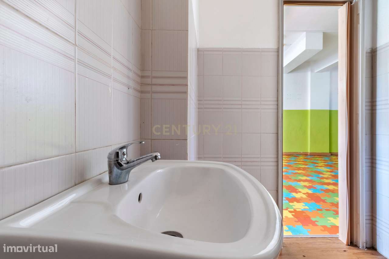 Loja para Arrendamento na Amora – Espaço comercial com excelente visib - Grande imagem: 5/17