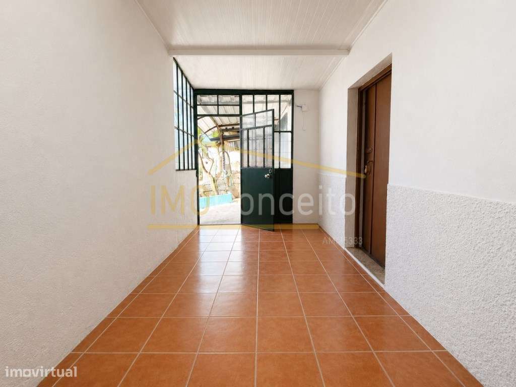 Moradia T3 com Anexos Independentes e Espaço Exterior-3