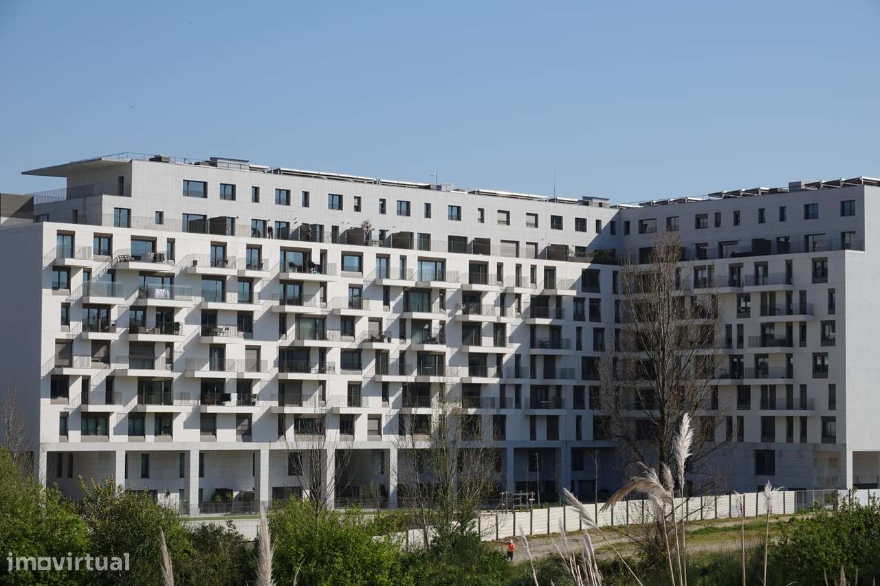Apartamento T0 com piscina, garagem e elevador - Porto-12