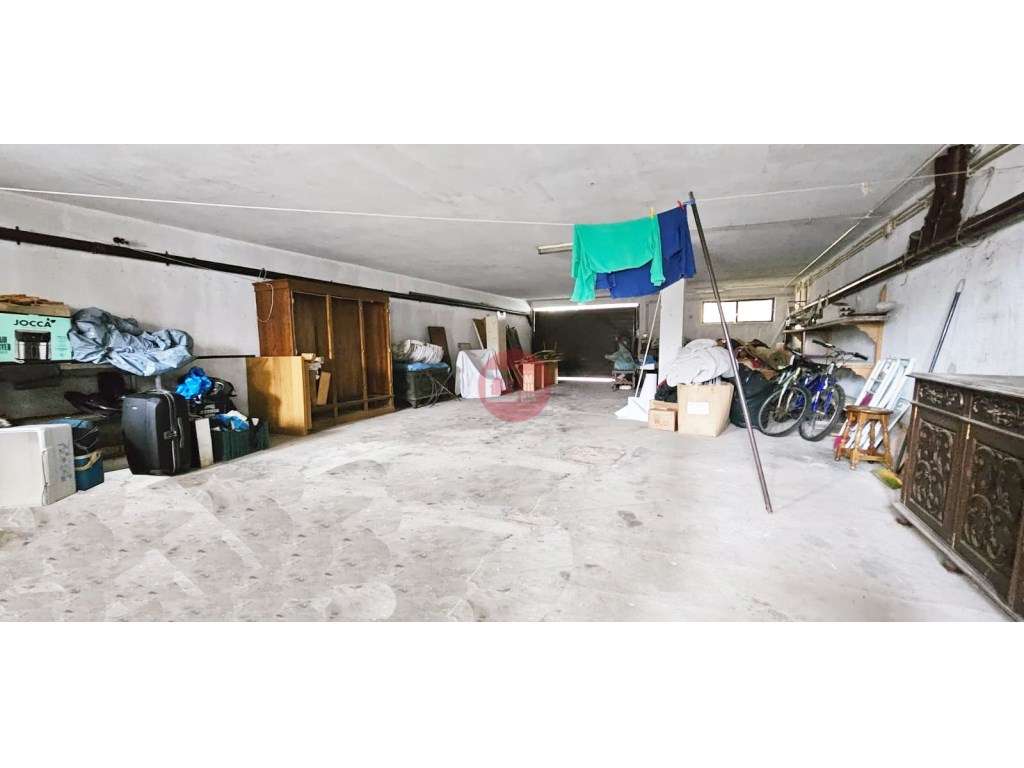 Moradia na Póvoa - Ampla, luminosa e com excelente potencial!-12