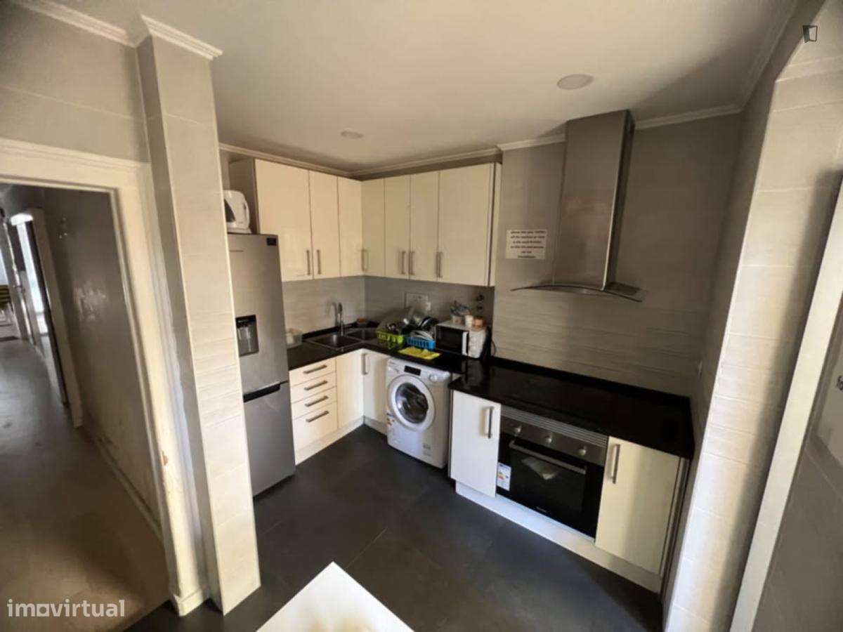 Quarto - localizado em Olaias Lisbon - Grande imagem: 3/10