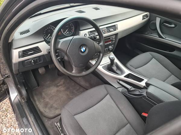 BMW Seria 3 318i - 17