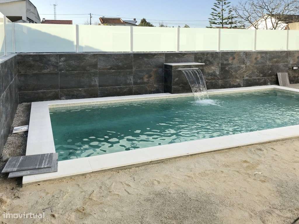 Moradia T4 Nova com Piscina a venda em Fernão Ferro - Redondos-6