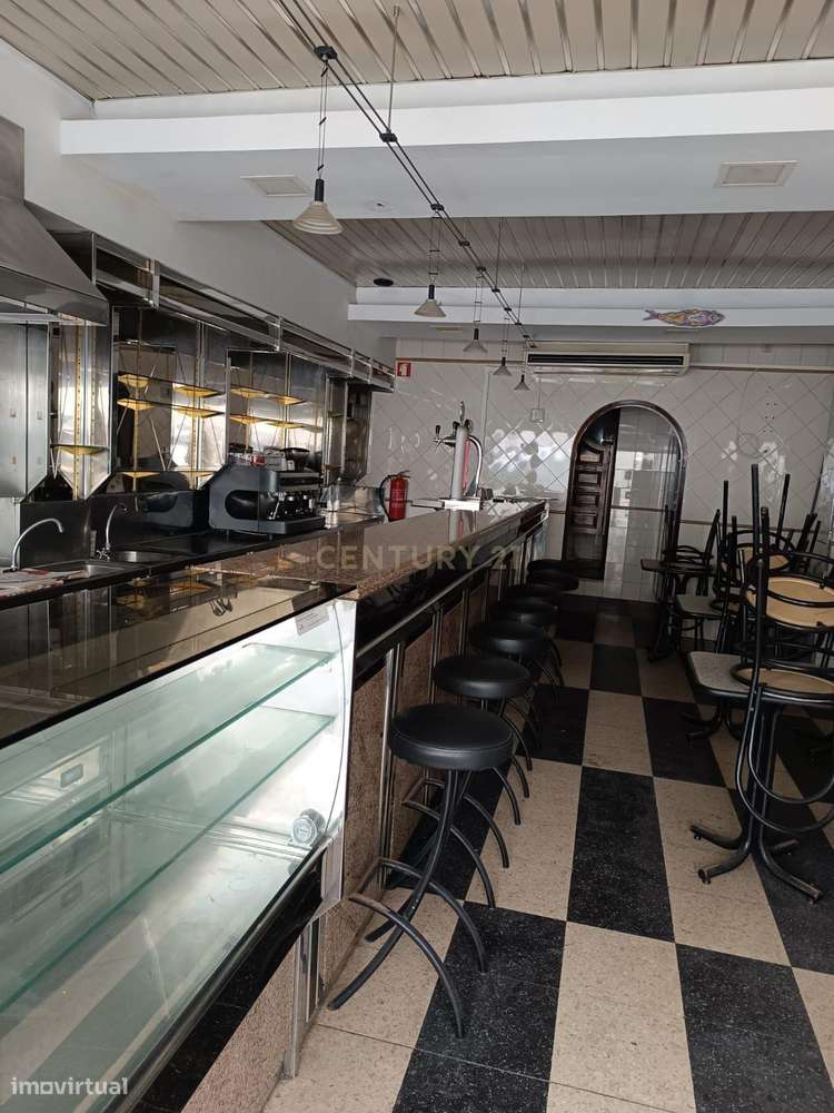 Restaurante Equipado à Venda na Rua dos Sapadores – Graça - Grande imagem: 2/10