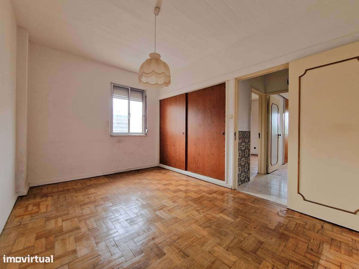 Apartamento T3 para remodelação total nos Olivais-8