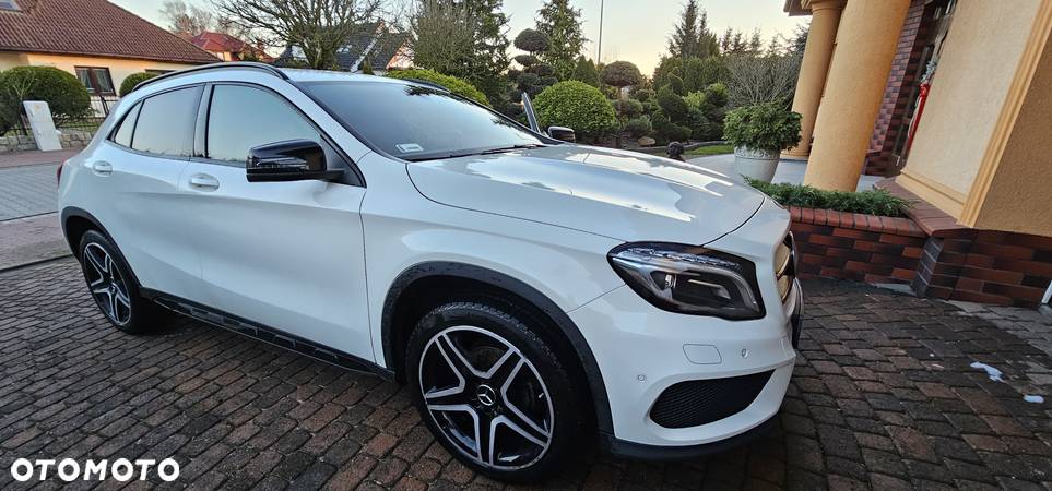 Mercedes-Benz GLA - 4