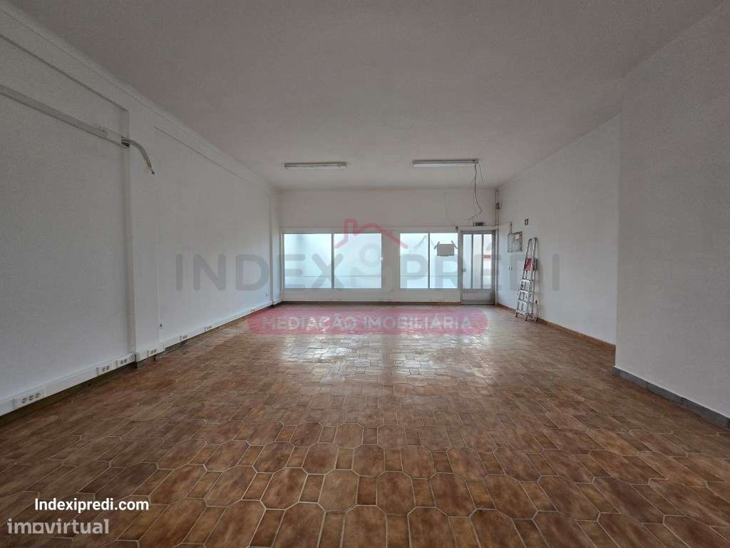 Investidores - Excelente loja com muita luz natural. - Arrendado-17