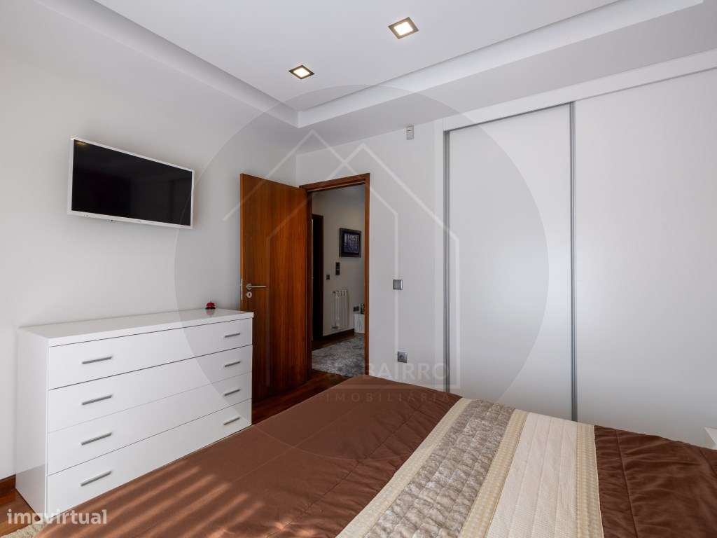 Moradia T4 Independente com Piscina, Ginásio e Garagem para 4 Carro...-20