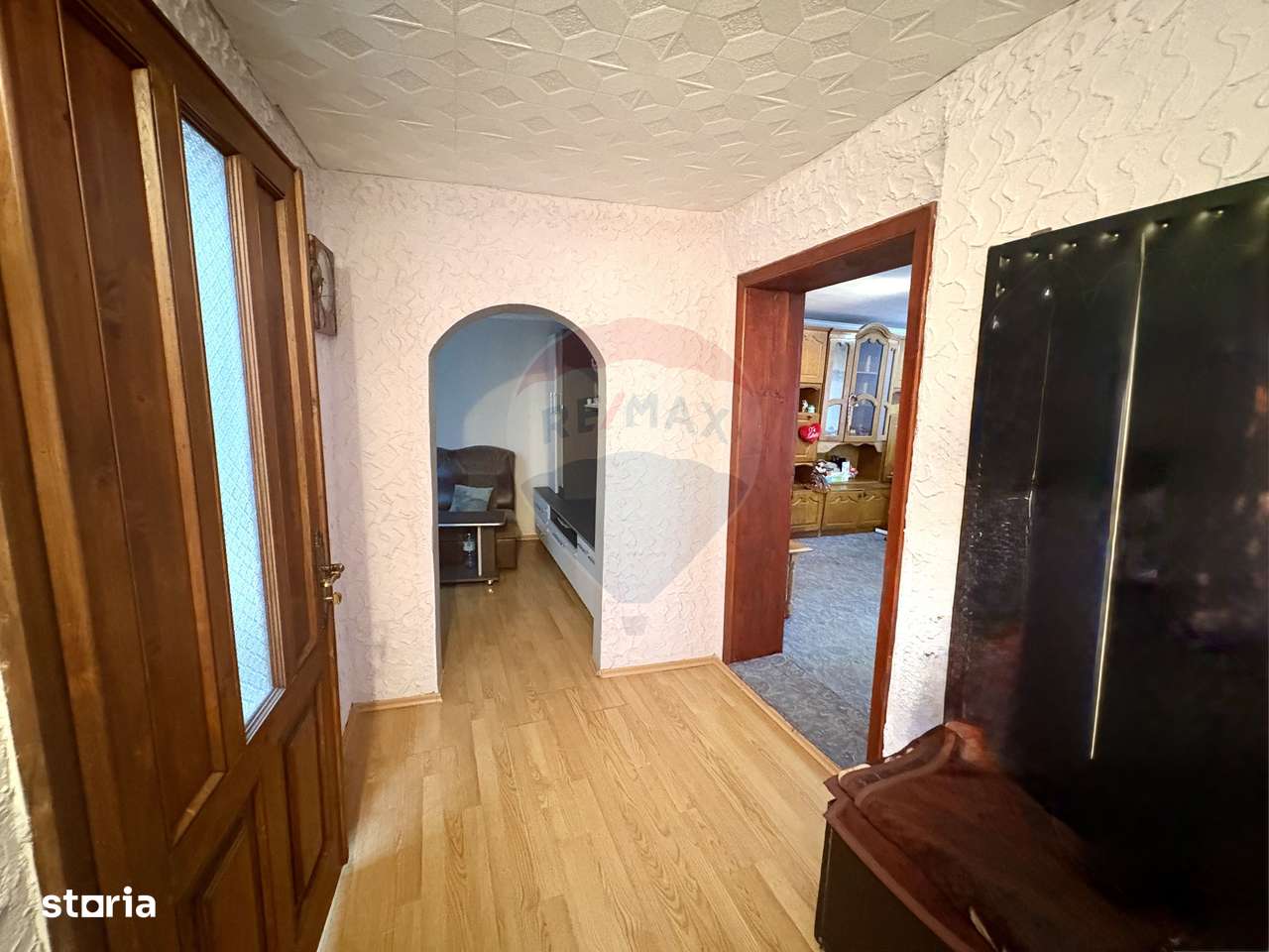 Oportunitate: Casa 3 camere si curte in zona centrala-8