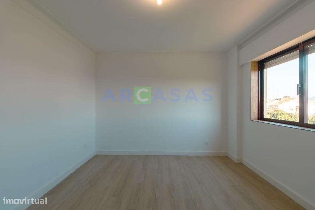 Apartamento T2 renovado e com varanda em Santegãos, Rio Tinto, Gondoma-9