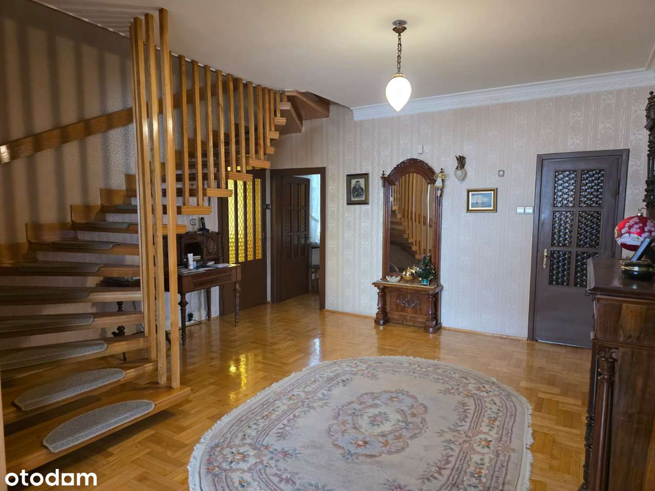 Dom z zakładem produkcyjnym Centrum-4