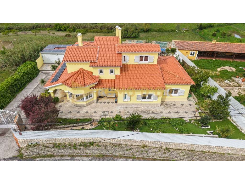 Moradia Exclusiva com áreas Independentes - junto a Arruda dos Vinhos-0