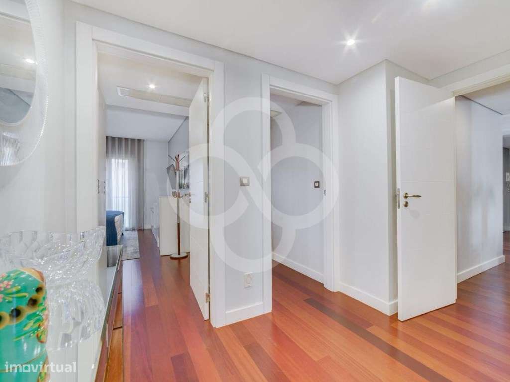 Apartamento T4 com 4 lugares de parqueamento na Avenida Marquês de ...-8