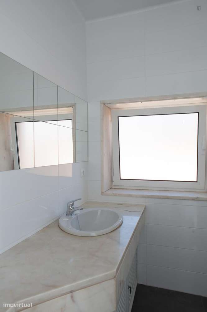 Quarto - localizado em Montes Claros Coimbra - Grande imagem: 2/24