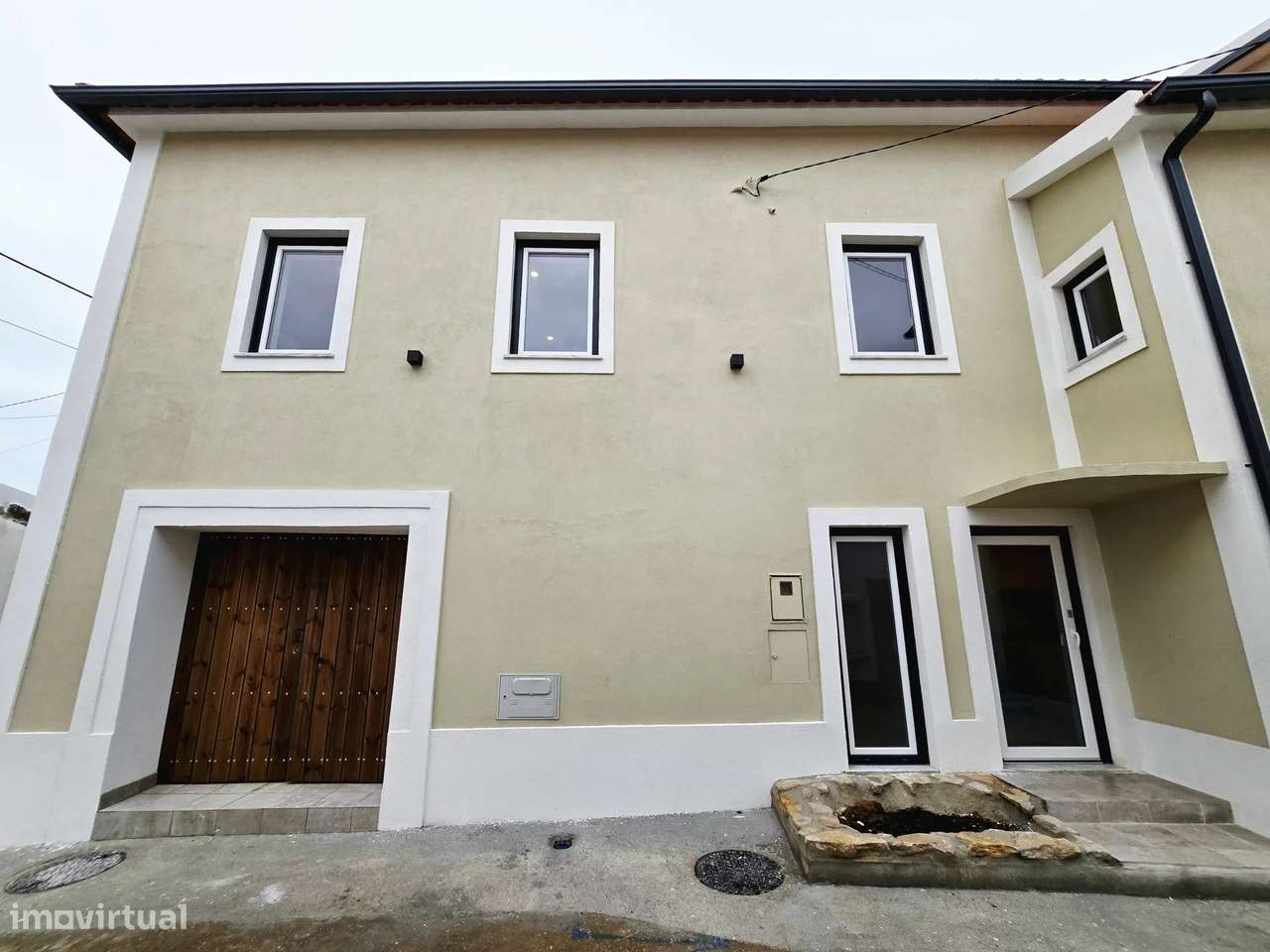 A casa onde o seu futuro começa – Moradia T3 remodelada, moderna e lum-4