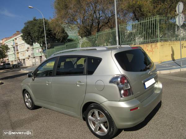 Toyota Corolla Verso 2.2 D-4D Sol - 4