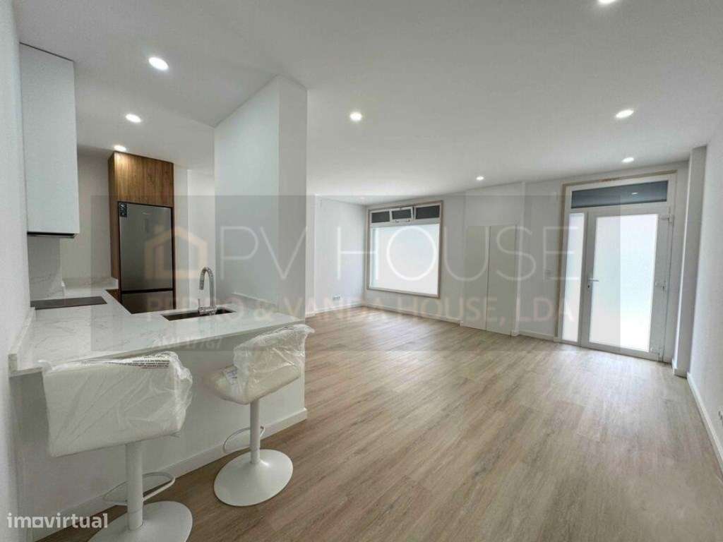 T4 Totalmente Remodelado com Suite e Cozinha Equipada | Rio de Mouro-3