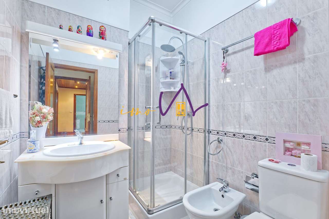 Apartamento T3 com excelentes áreas e uma vista deslumbrante sobre o-11