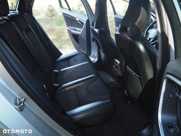 Volvo V60 D3 Geartronic Momentum - 22