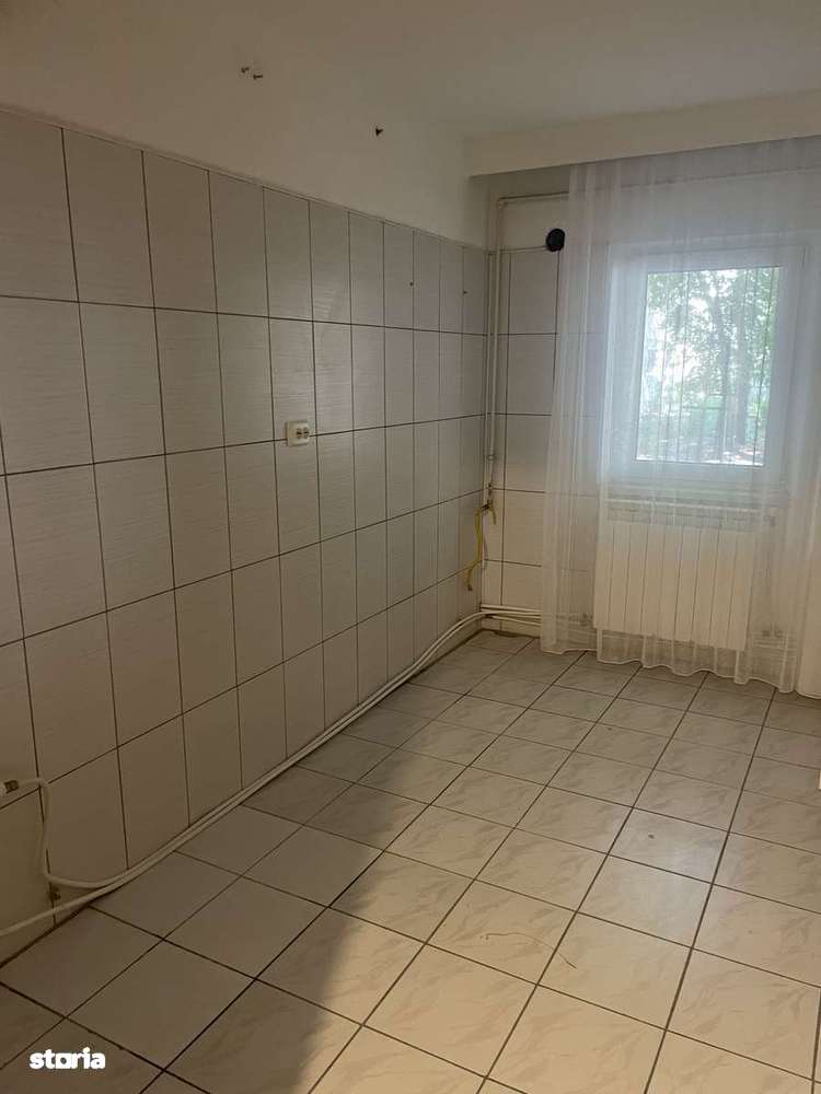 Apartament 3 camere decomandat,parter,Hatman Berescu - Imagine principală: 4/9