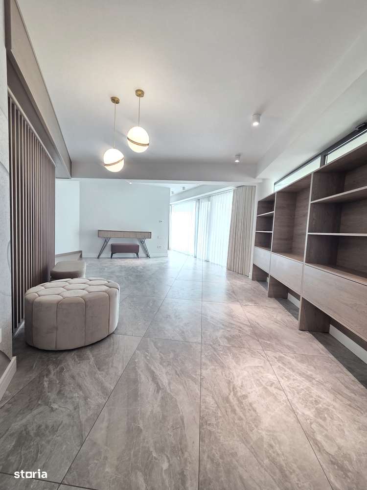 Vilă cu arhitectură futuristă și design avangardist la Cheie-6