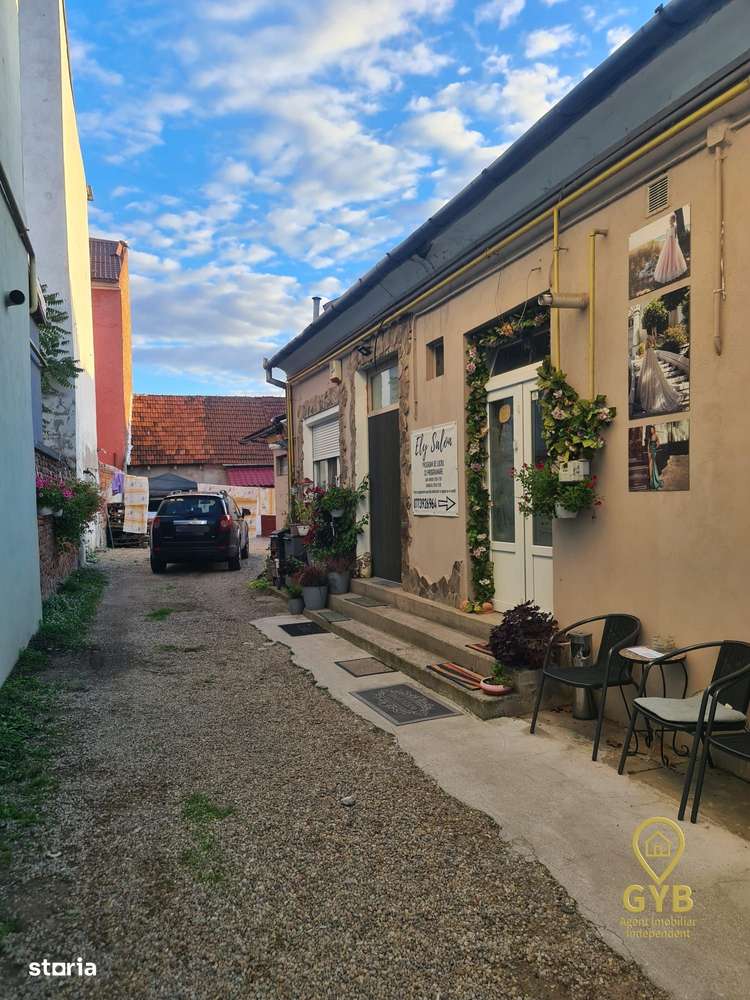 Casă cu 5 camere,  S+P+Mansarda-zona centrală Oradea(Strada Primariei)-15