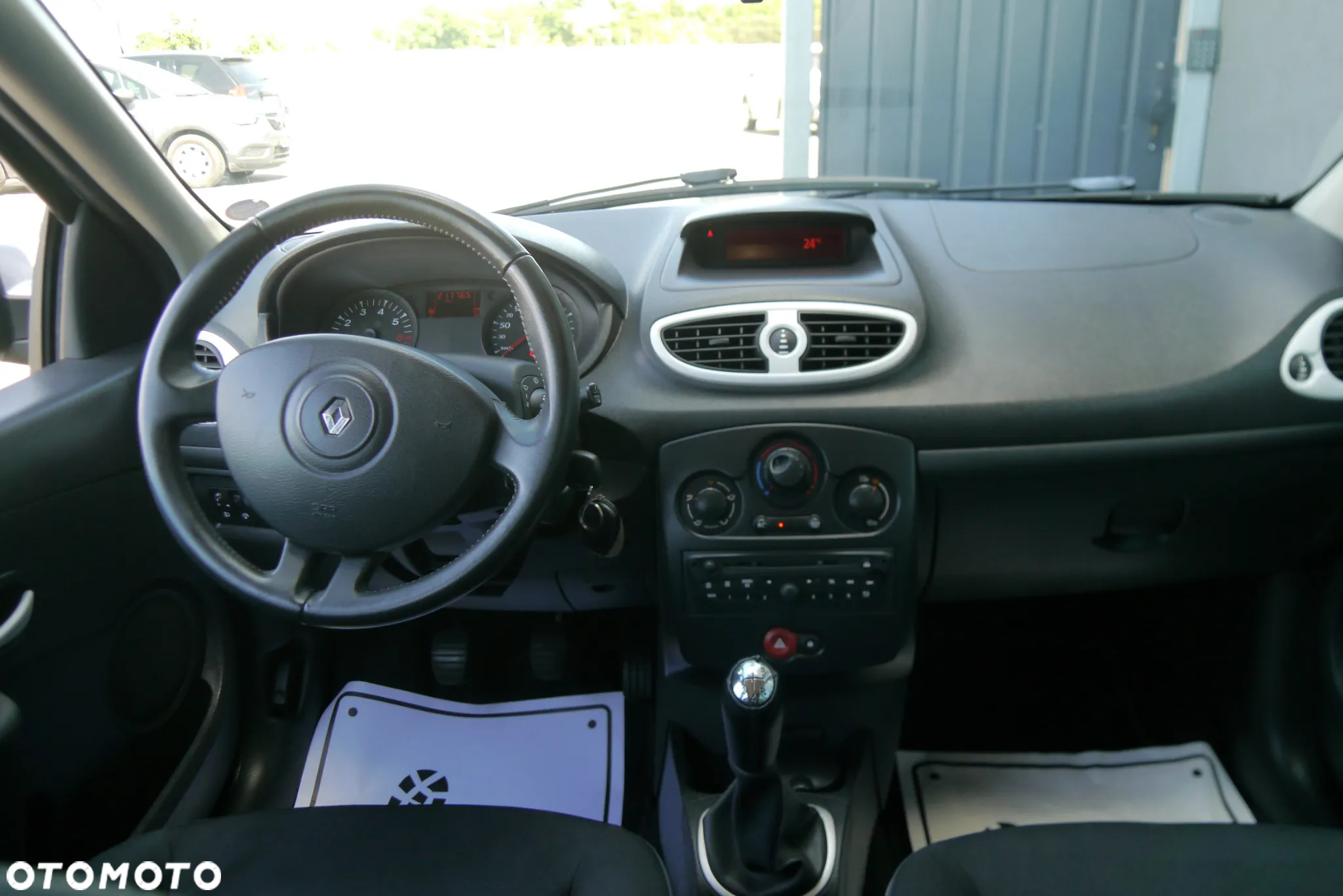 Renault Clio 1.2 16V 75 Yahoo - 16