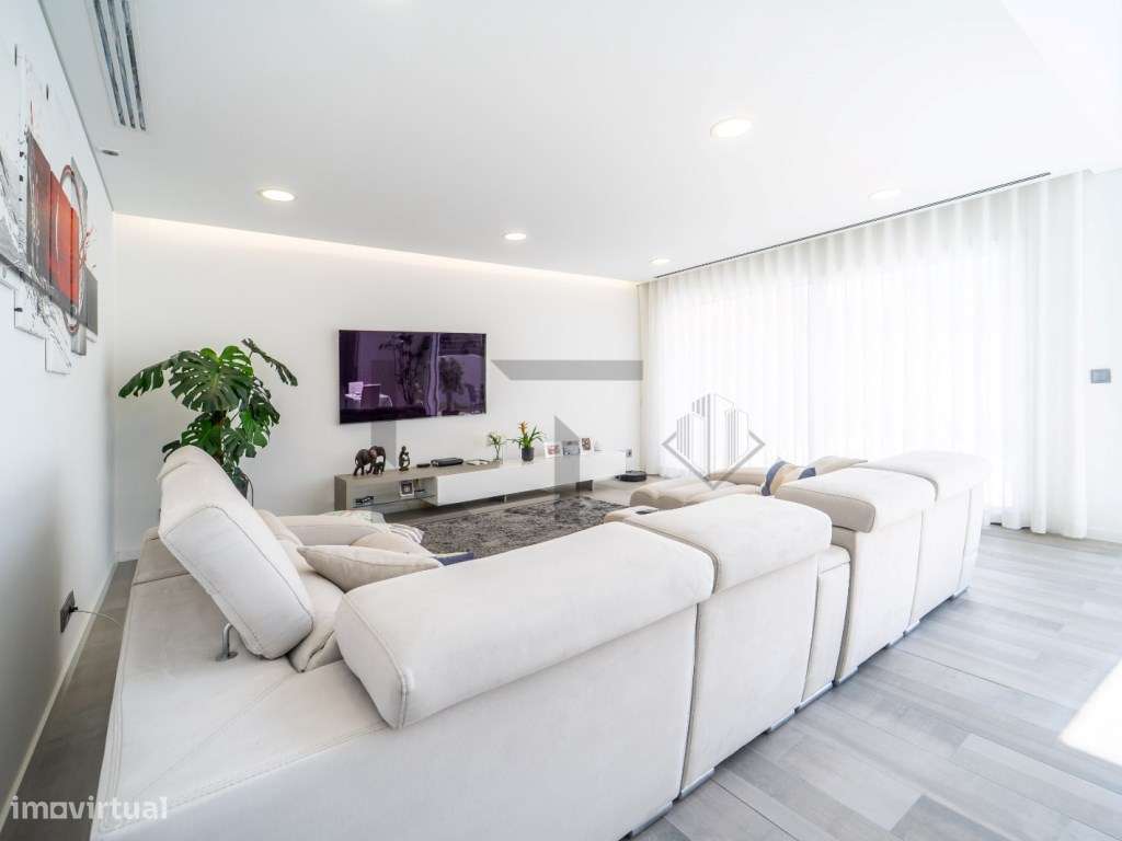 Moradia T4 Smart Home com Piscina, para Venda na Aroeira, Charneca ...-19