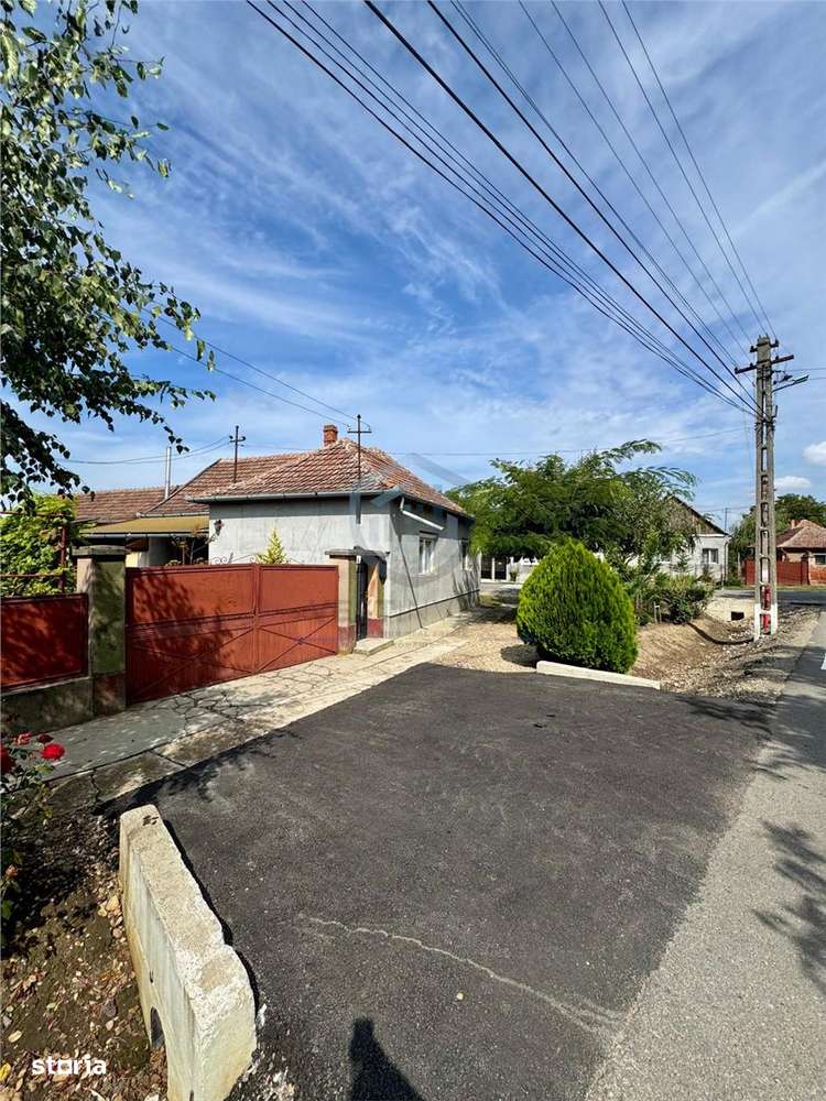 Casa cu 4 camere si livada la 35 km de Oradea - Imagine principală: 1/18