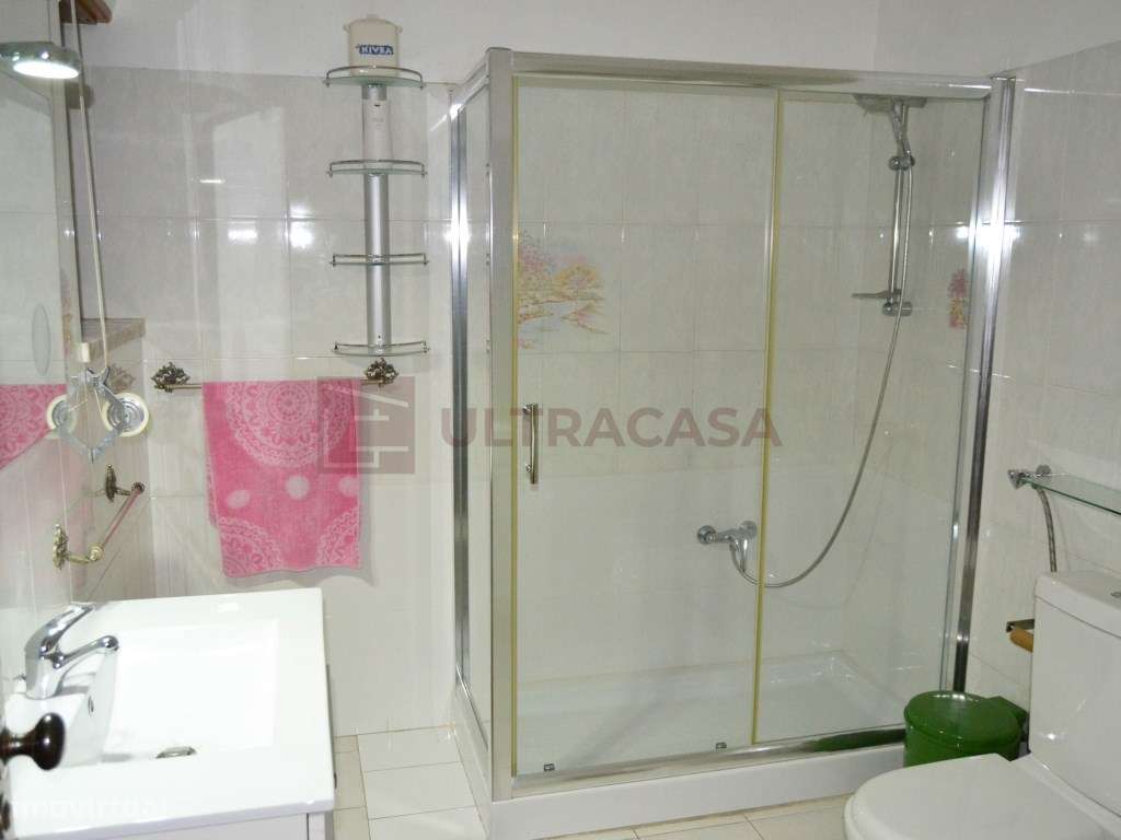 Vende-se excelente Moradia V7 com Jardim, Terraço e Garagem em Algu...-12