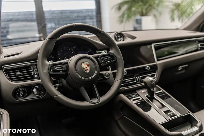 Porsche Macan T - 18