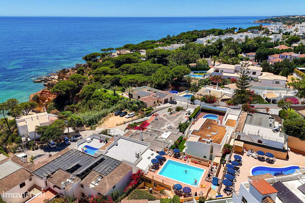 Elevado Potencial: último piso com vista mar, a 200 m da praia-29