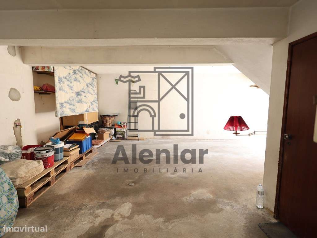 Moradia no Centro de Alenquer - Oportunidade-35