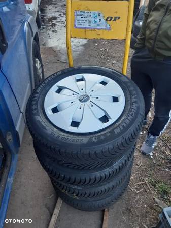 Koła zimowe Audi Q2 81A 205/60R16 6Jx16H2 ET 43 81A601147 5Q0601027AM/AN T-Roc Karoq DOT 3016 - 1