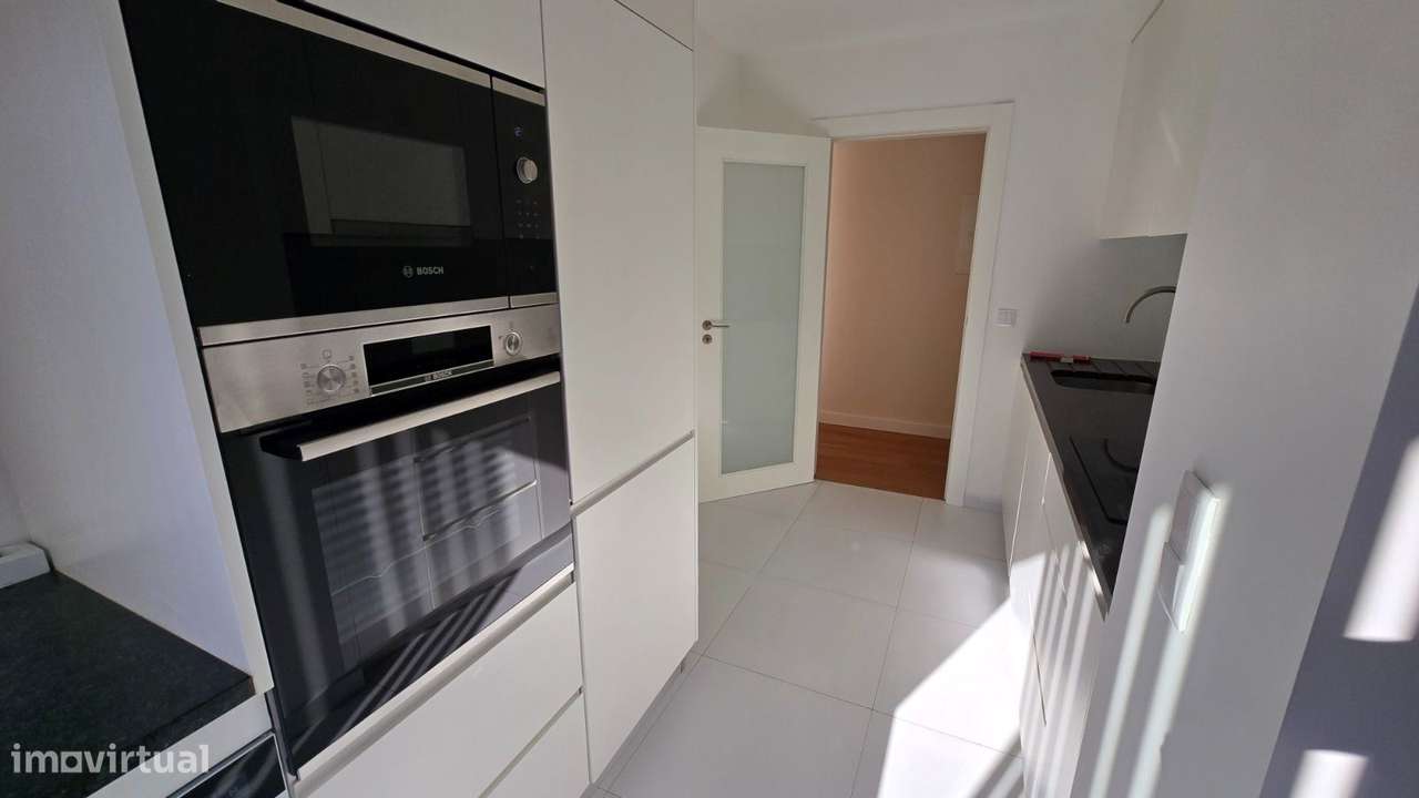 T2 c/ Varanda no centro do Padrão da Légua - Matosinhos - Grande imagem: 4/25