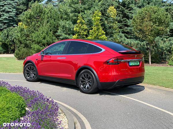 Tesla Model X - 4