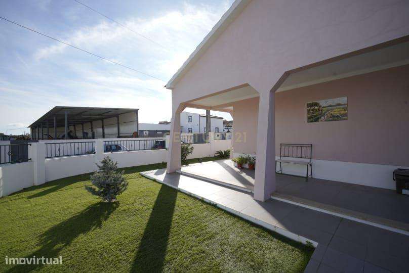 Espetacular Moradia em Setúbal com Jardim e Garagem-25