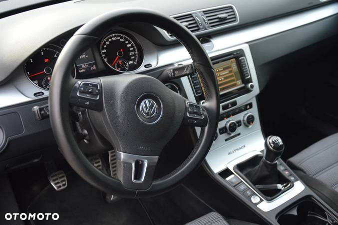 Volkswagen Passat Alltrack 2.0 TDI 4Motion BlueMotion Tec - 10