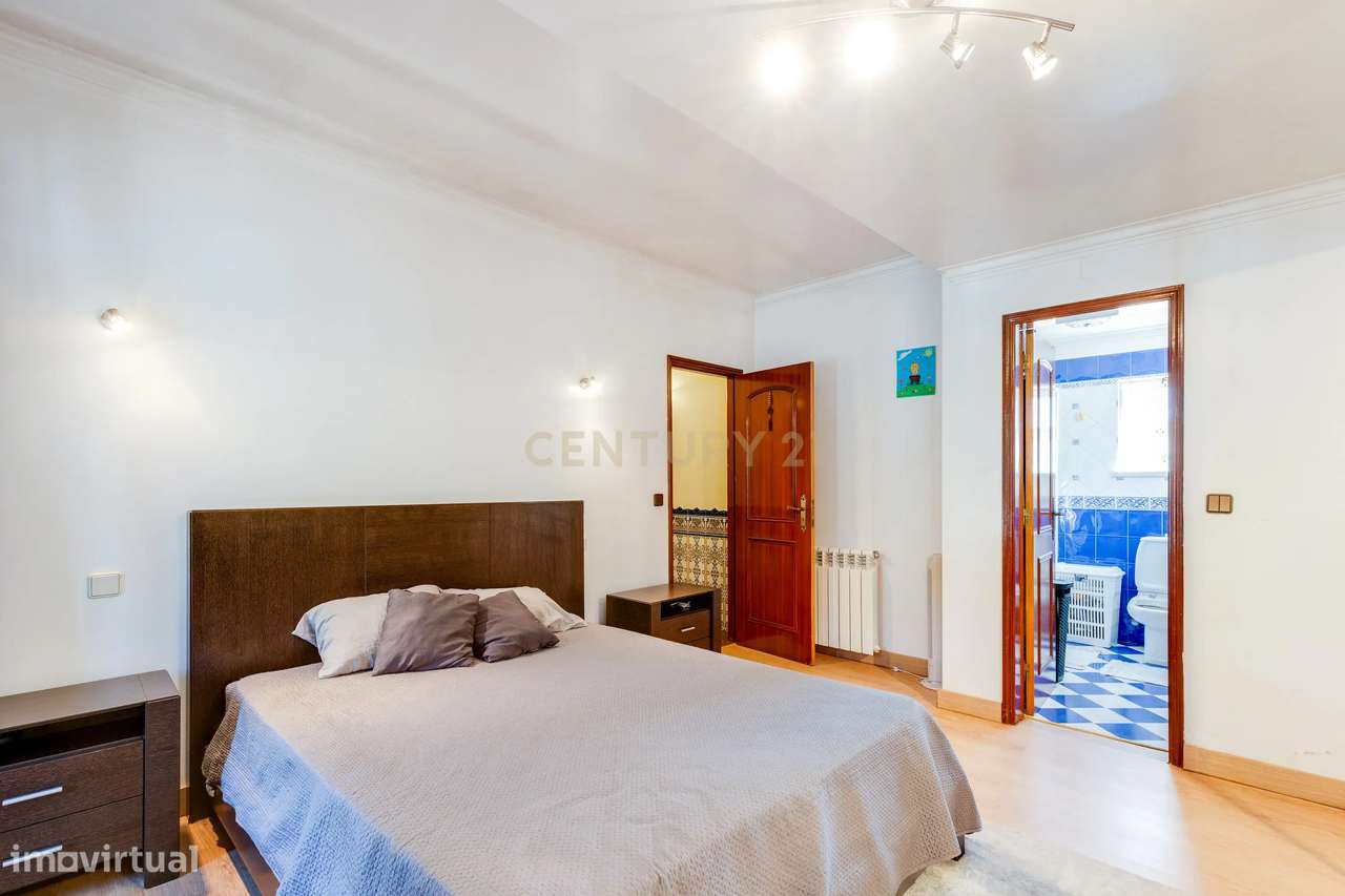 Moradia T5 com Jardim e Vista para o Rio em Venda de São José, Alberga-30